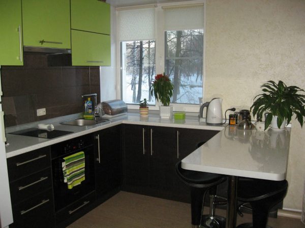 Linear placement of the bar counter for the kitchen