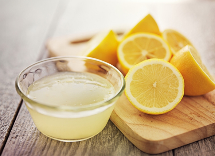 Cleaning the refrigerator with lemon juice.