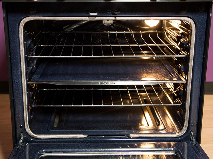 Oven dalam dapur gas.