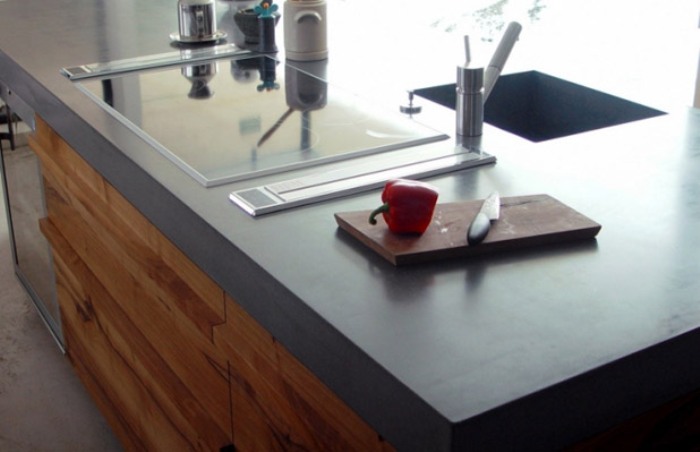 Porcelain countertop has high moisture resistance.