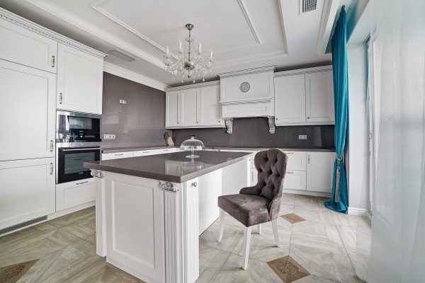 The worktop fits perfectly into the overall kitchen interior design