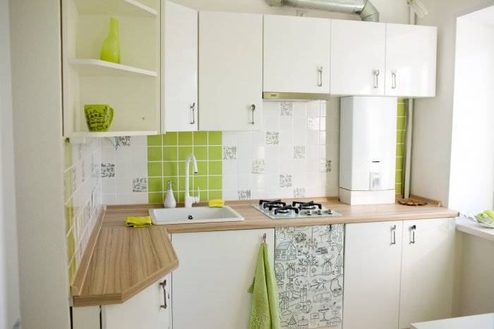 Corner sink in the interior of the kitchen.