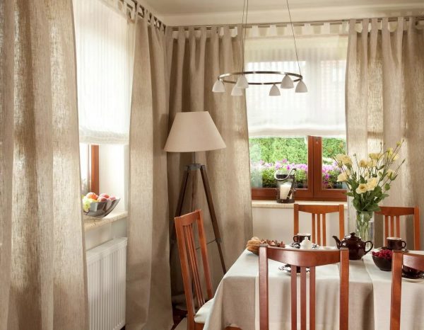 Linen curtains in the kitchen