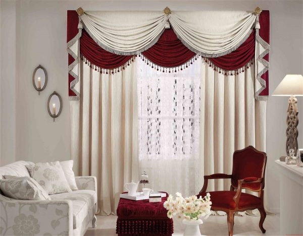 The window can be made the main element of the interior, if you choose a bright design. It is better if the fabric is not plain and will be combined with other textiles and accessories.