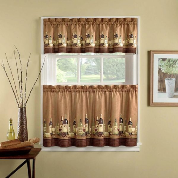 Cafe-style curtains have recently been used in the design of apartments.