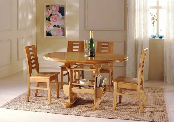 The traditional material for the manufacture of kitchen furniture is natural wood and its imitation.