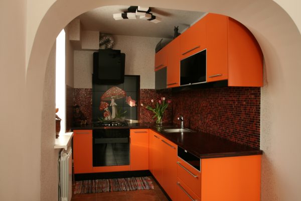 The combination with brick red, the color of terracotta, is considered a classic, as it reminds of nature.